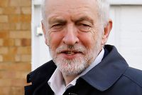 Britain's main opposition Labour Party leader Jeremy Corbyn leaves his home in London on February 20, 2019. - An eighth Labour MP quit the party in protest against leader Jeremy Corbyn, joining a mounting rebellion sparked by rows over anti-Semitism and Brexit. Joan Ryan on February 20, 2019 told BBC radio that Corbyn had "introduced or allowed to happen in our party this scourge of anti-Semitism. It has completely infected the party". (Photo by Tolga AKMEN / AFP)