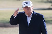US President Donald Trump gives a thumbs-up as he walks from Marine One upon arrival on the South Lawn of the White House in Washington, DC, January 7, 2018, after spending the weekend at Camp David, the Presidential retreat in Maryland. / AFP PHOTO / SAUL LOEB