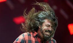 03.06.2018, Rheinland-Pfalz, Nürburg: Frontmann Dave Grohl tritt mit der US-amerikanischen Rockband «Foo Fighters» auf der Hauptbühne des Musikfestival «Rock am Ring» auf. Rund 80 Bands treten am Nürburgring auf drei Bühnen auf. Foto: Thomas Frey/dpa +++ dpa-Bildfunk +++