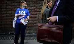 A woman hands out leaflets campaigning to stay in Europe for the BREXIT vote in London, Britain, May 20, 2016.  REUTERS/Kevin Coombs