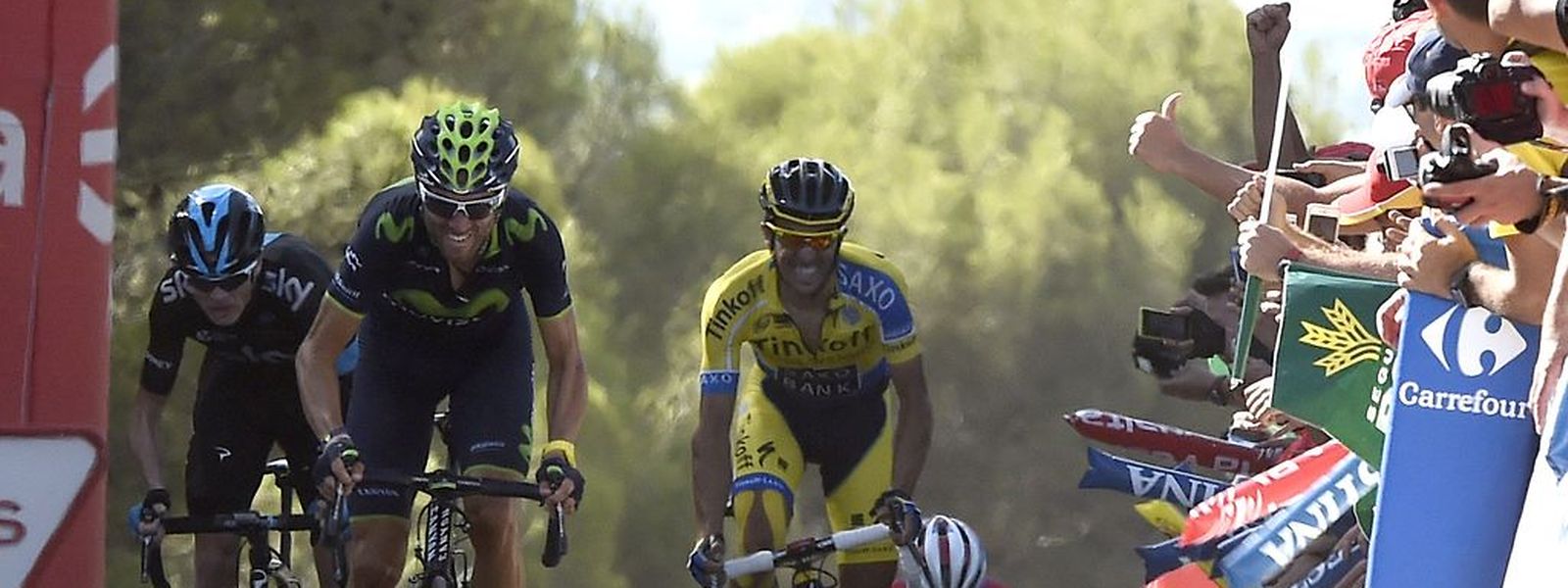 Alejandro Valverde (m.) setzte sich gegen Chris Froome (l.) und Alberto Contador durch.