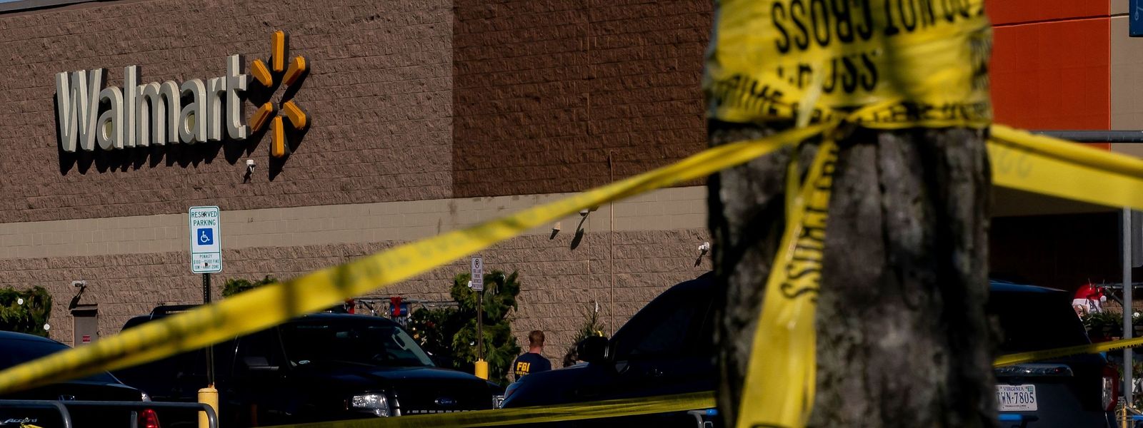 Bei dem mutmaßlichen Täter handelte es sich um einen Mitarbeiter der Supermarktkette Walmart, wie die Polizei auf Nachfrage bestätigte.
