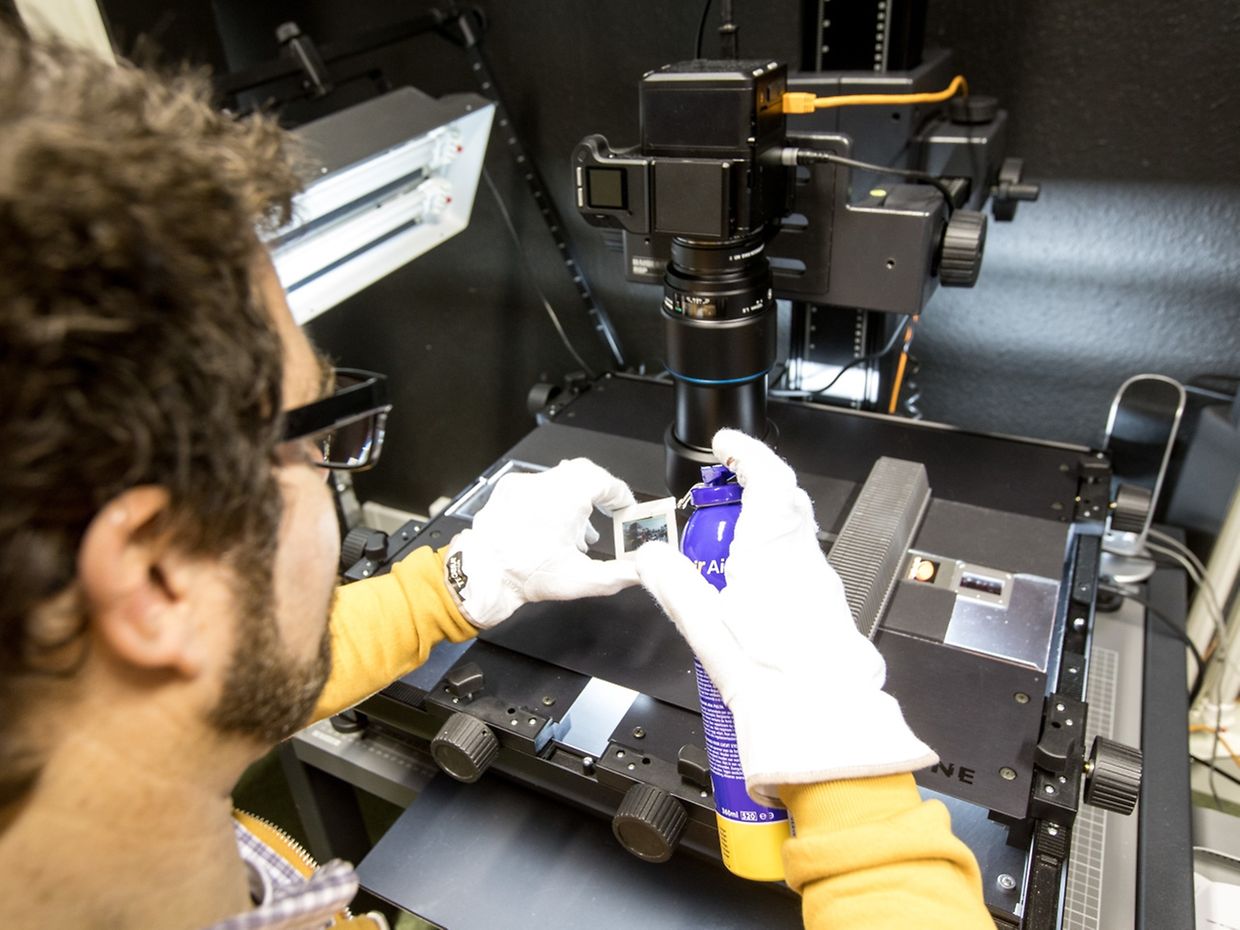 Un soin extrême lors de la manipulation de diapositives