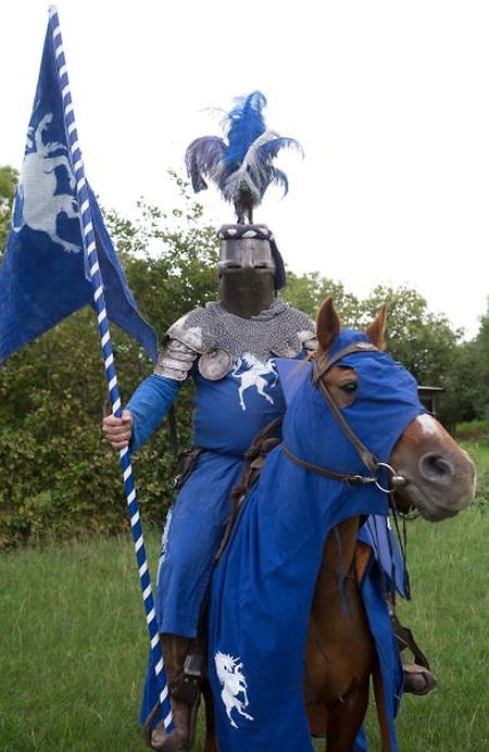 Ritter Richard von Kimbelstein in voller Montur.