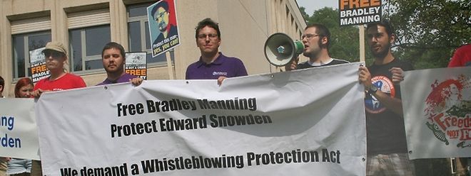 Eine erste Kundgebung von "Freedom not Fear" fand vor der US-Botschaft statt.