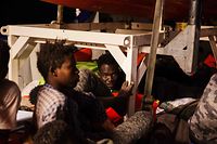 An Bord des Schiffes warten 234 gerettete Flüchtlinge auf ein ungewisses Schicksal.