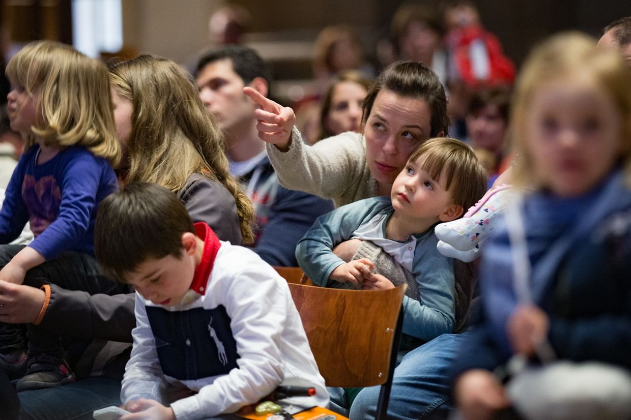 Andacht mit Segnung der Kinder und Eltern.