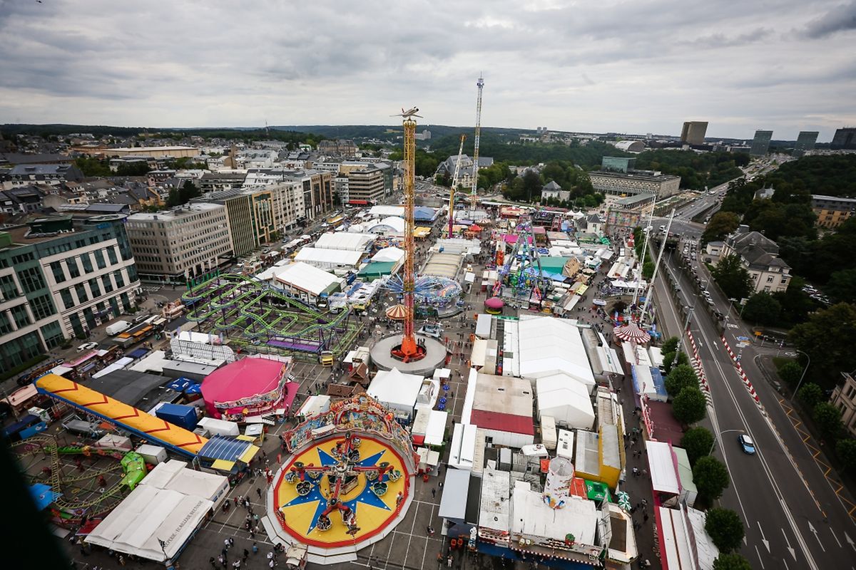 Die Schuberfouer auf dem Glacisfeld ist eröffnet. 20 Tage Spiel, Spaß und Spannung beginnen damit. 