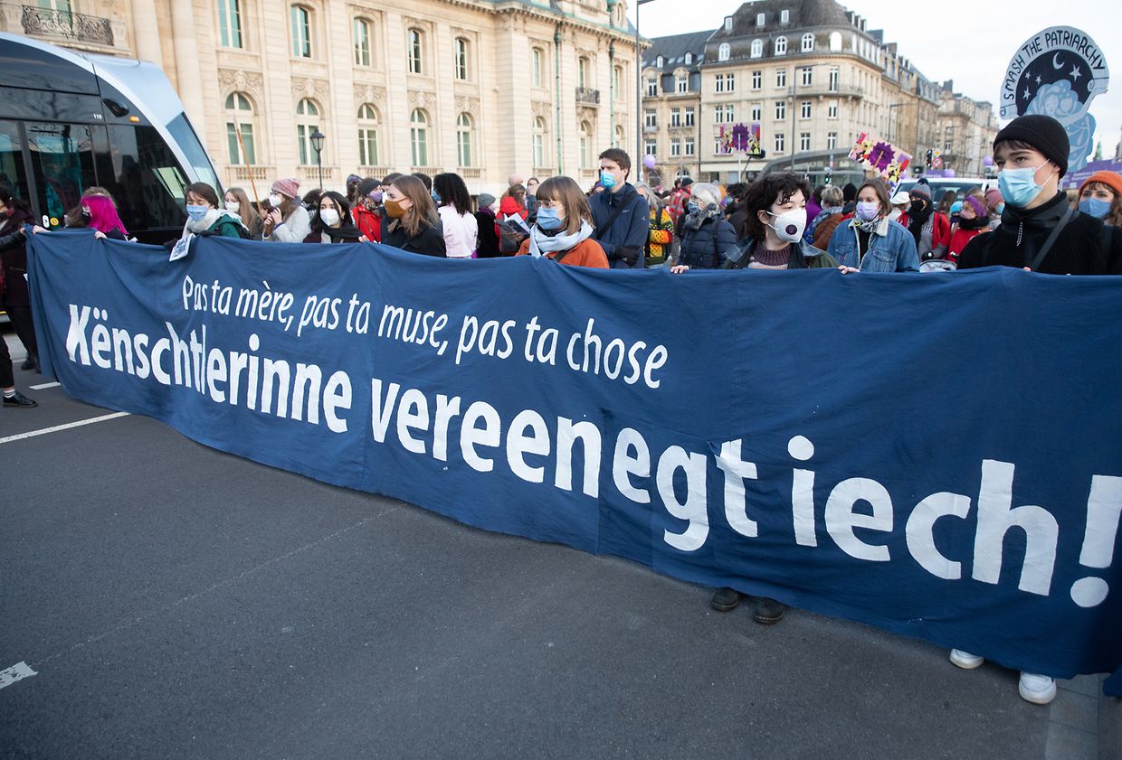 Trotz Pandemie waren auch am 8. März 2021 die Straßen der Hauptstadt wieder gefüllt. Das Tragen einer Maske war dieses Jahr allerdings Pflicht.
