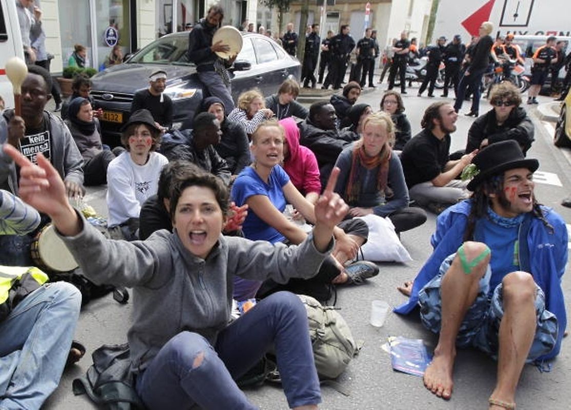 Bei den Krawallen vor dem Konferenzzentrum in Kirchberg waren mehrere Demonstranten und Polizisten verletzt worden.