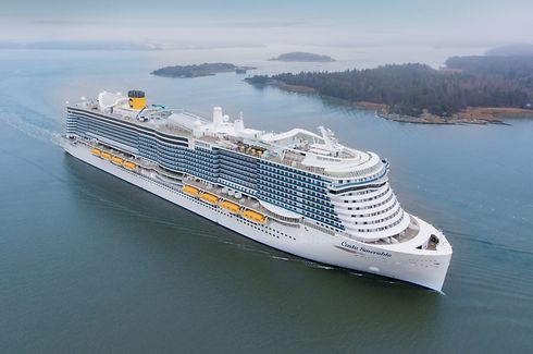 HANDOUT - Zum Themendienst-Bericht vom 19. Dezember 2019: Endlich fertig: Costas erstes LNG-Schiff «Costa Smeralda» soll am 21. Dezember seine erste Kreuzfahrt unternehmen. Foto: Costa Kreuzfahrten/dpa-tmn - ACHTUNG: Nur zur redaktionellen Verwendung im Zusammenhang mit dem genannten Text und nur bei vollständiger Nennung des vorstehenden Credits - Honorarfrei nur für Bezieher des dpa-Themendienstes +++ dpa-Themendienst +++