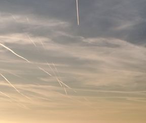 Fliegertrafic um himmel 