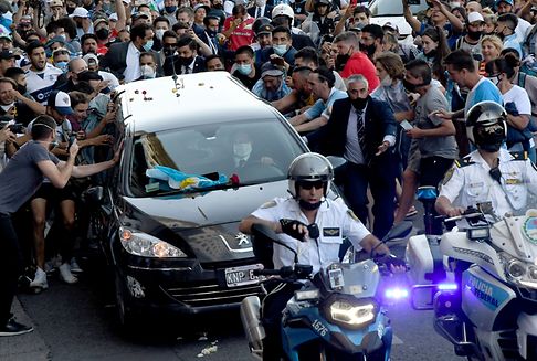 Unruhen bei Totenwache: Fußballikone Maradona beigesetzt