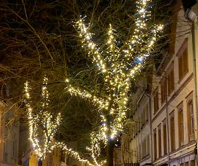 Illuminations de Noël dans la rue de la Gare à Echternach