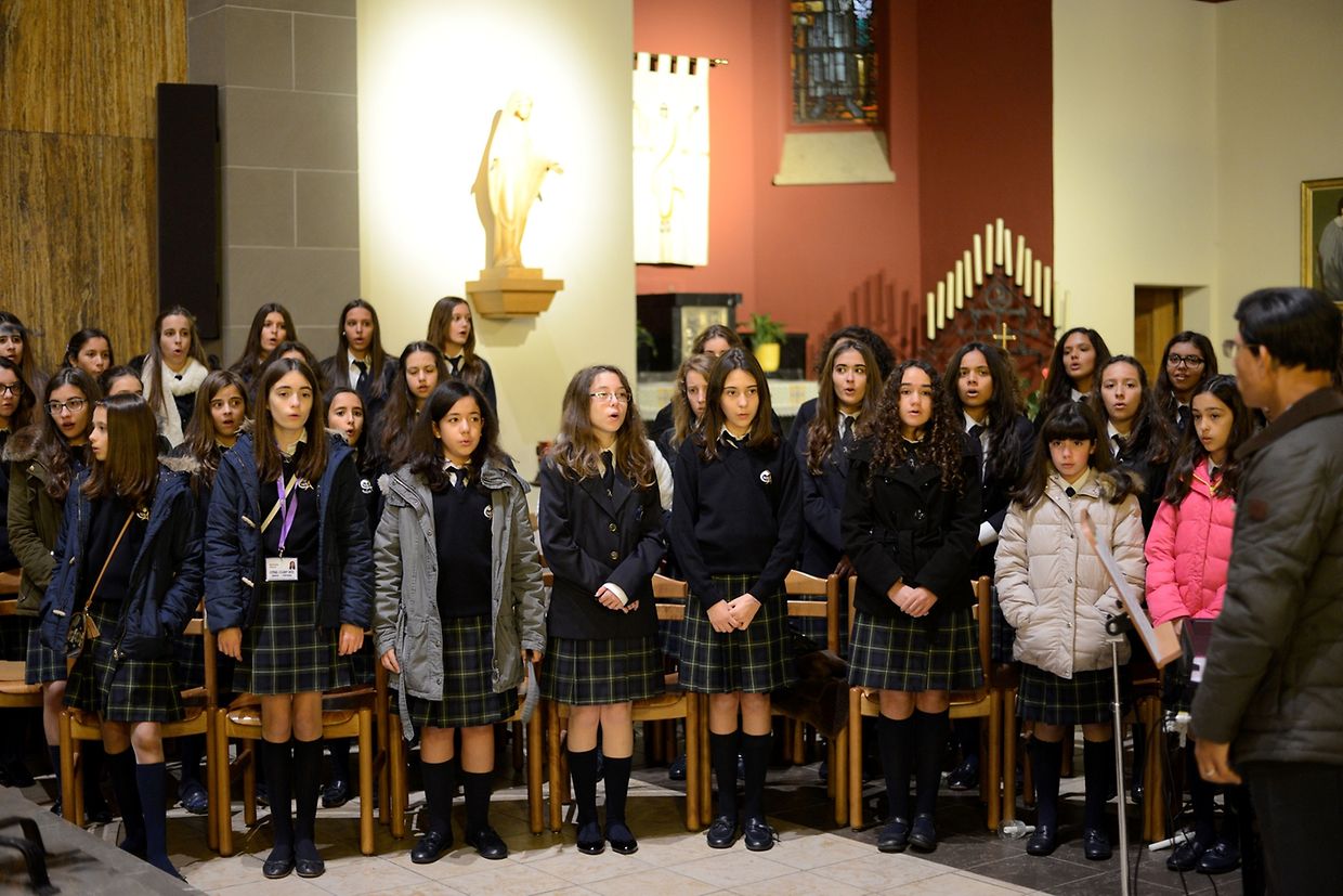 O grupo coral "Cluny Vox", constituído por 38 jovens do Colégio Nossa Senhora de Assunção de Famalicão, de Anadia, participou na missa. 