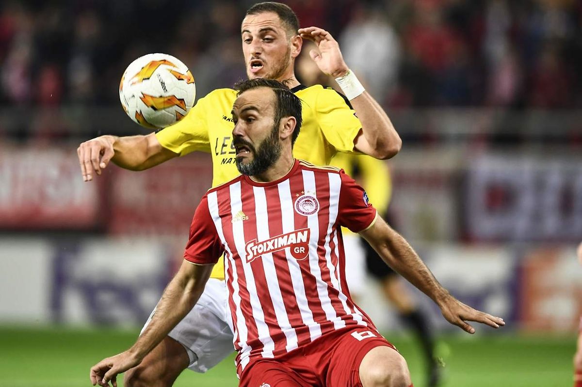Clément Couturier au marquage de Bebars Natcho. Les Dudelangeois ont manqué leur première mi-temps.