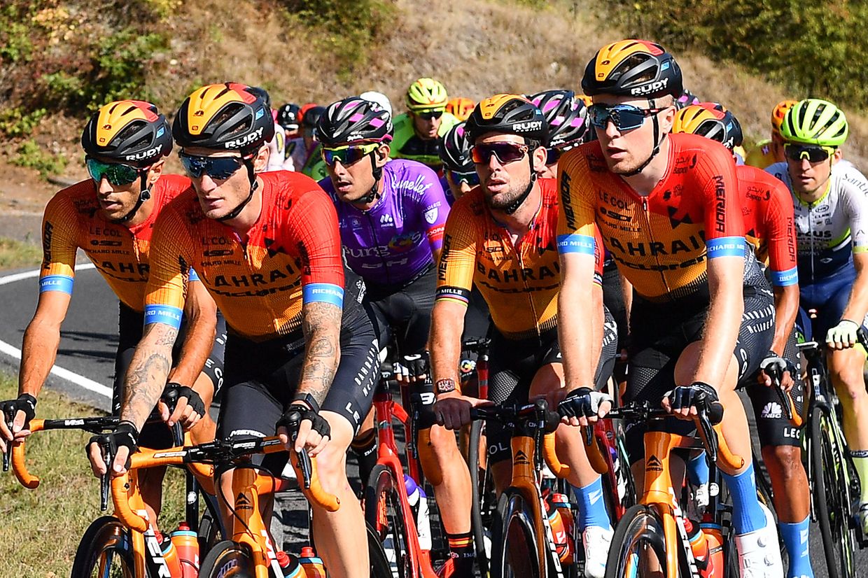 Die Fahrer von Bahrain-McLaren mit Mark Cavendish (GB).