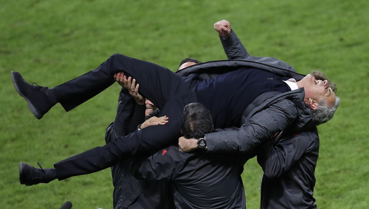 Football Soccer - Ajax Amsterdam v Manchester United - UEFA Europa League Final - Friends Arena, Solna, Stockholm, Sweden - 24/5/17 Manchester United manager Jose Mourinho celebrates with coaching staff Reuters / Phil Noble Livepic