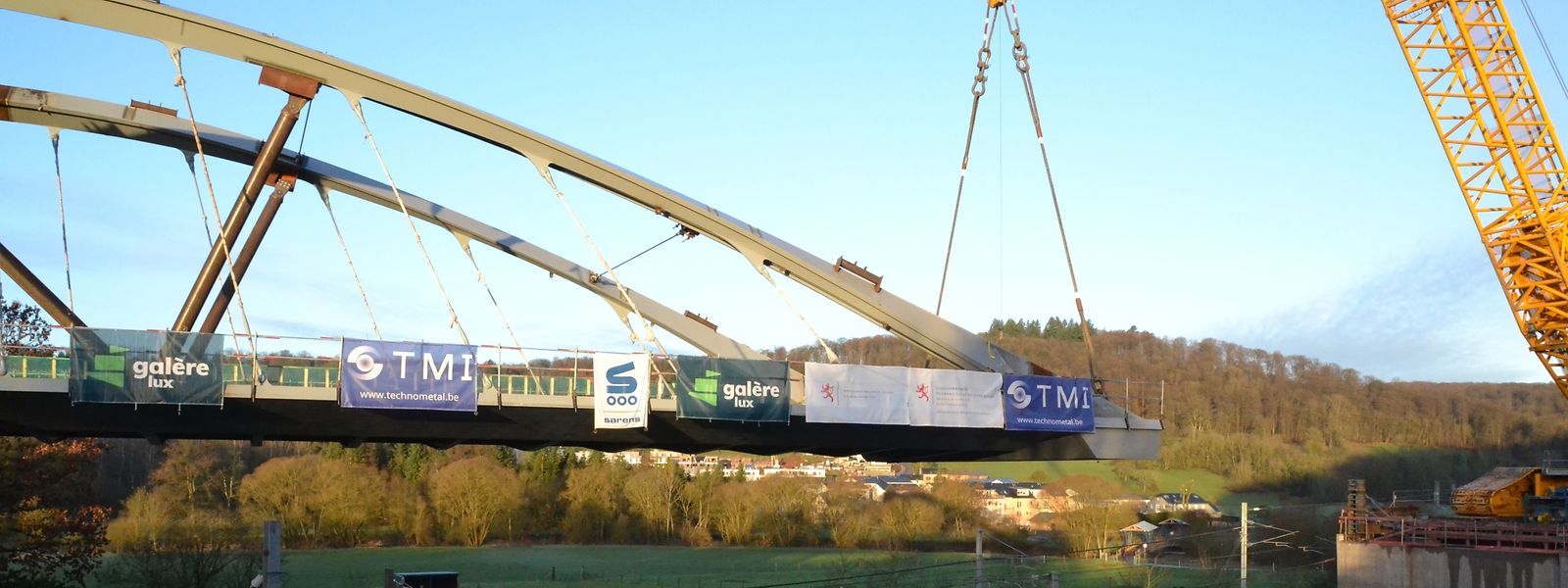 Im Februar wurde die Brücke an ihren Platz gebracht.  