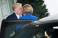Küsschen für die Kanzlerin: Donald Trump begrüßt Angela Merkel.