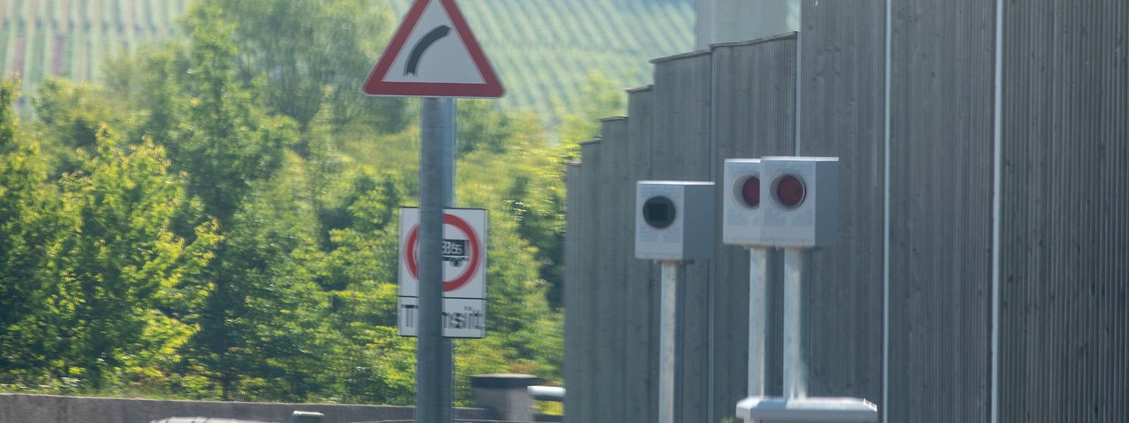 Installés aux abords du tunnel du Markusberg, les boîtiers du deuxième radar-tronçon du Luxembourg entrent en phase de test à compter de ce lundi. Pour une durée indéterminée.