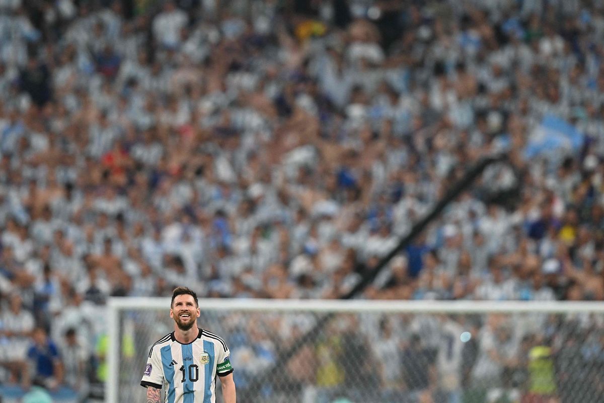 Beim Auftritt von Argentinien um Lionel Messi sind 88.966 Zuschauer im Lusail-Stadion mit dabei.