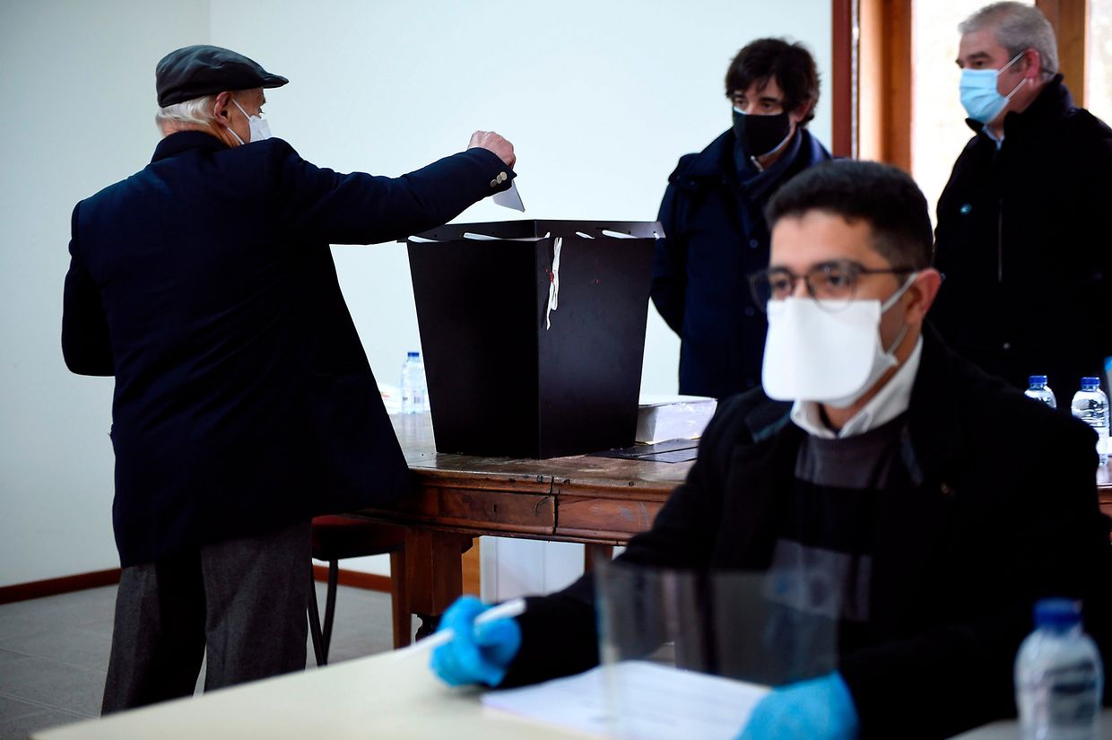 Mesa de voto em Celorico de Basto.