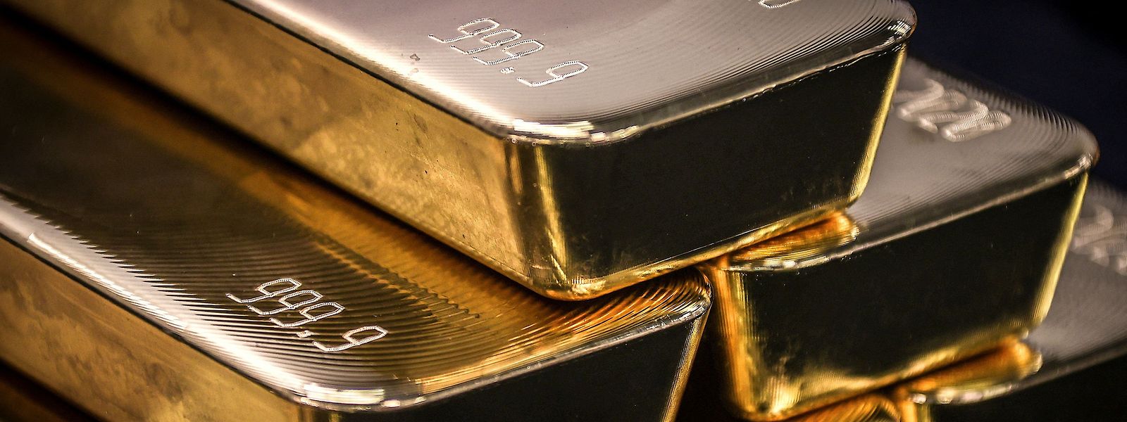 Russland ist hinter China der weltweit zweitgrößte Goldproduzent mit etwa zehn Prozent der weltweiten Minenproduktion. Russische Oligarchen haben zuletzt viel Gold gekauft, wohl um so Sanktionen zu umgehen. 
