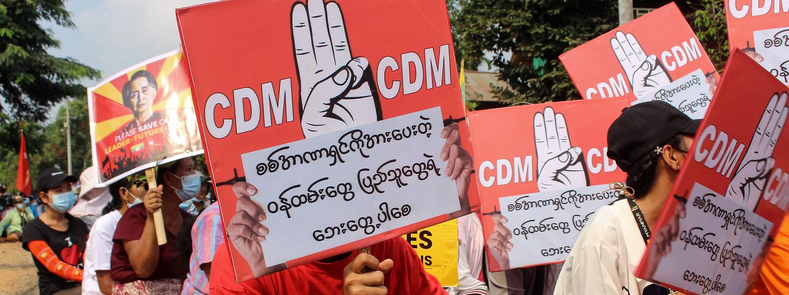 Demonstranten während einer Sitzblockade in Dawei.