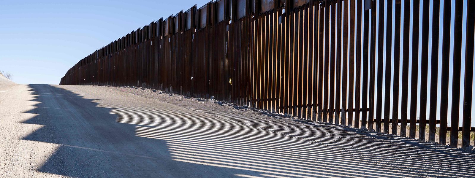 Die Grenze zu Mexiko's Highway 9 unweit von Santa Teresa. US-Präsident Donald Trump will die Grenze zum Nachbarstaat komplett sperren.  