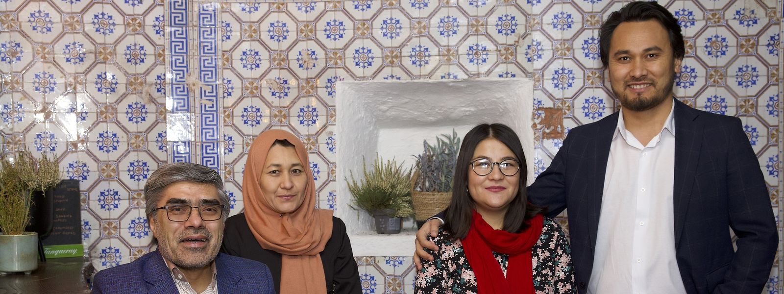 De gauche à droite: Esmatullah, Sakina, Shukria et Jawid ont ouvert leur restaurant social Bamyan fin novembre 2022.