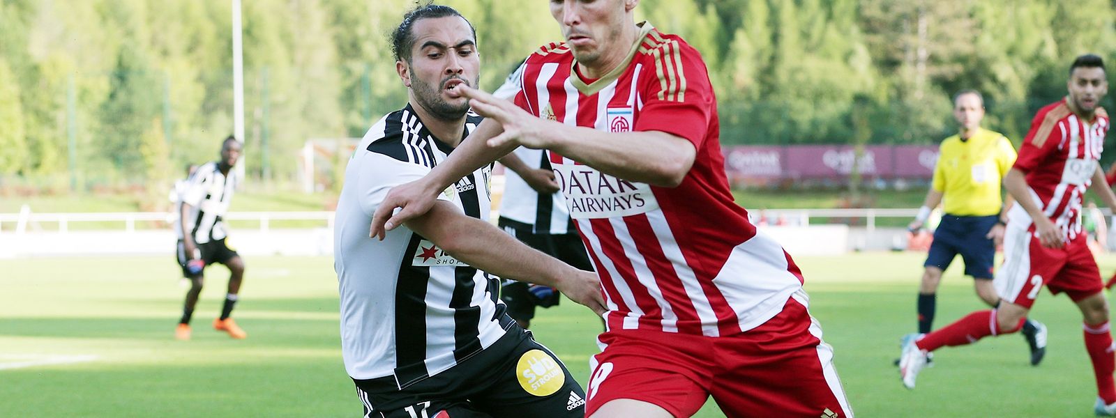 18 Fussball BGL Ligue 2015-16 zwischen dem CS FOLA Esch und der AS Jeunesse Esch am 13.09.2015 Julien HORNUSS (9 Fola) vor Andrea DEIDDA (17 ASJ)