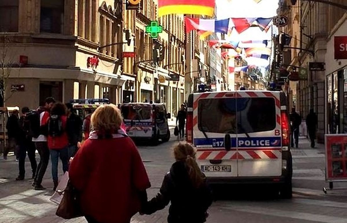 Il y avait plus de policiers que de riverains dans les rues de Metz, ce jeudi.
