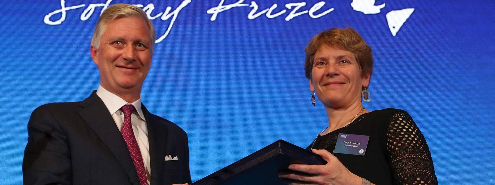 März 2020: Der Nobelpreis ist nicht die erste Auszeichnung für Chemikerin Carolyn Bertozzi. Vom belgischen König Philipp wurde ihr 2020 schon der „Chemistry for the Future Solvay Prize“ überreicht. 