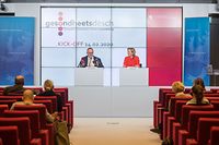 Politik, PP - Kick-off du “Gesondheetsdësch“ Mit Paulette Lenert + Romain Schneider, Foto: Lex Kleren/Luxemburger Wort