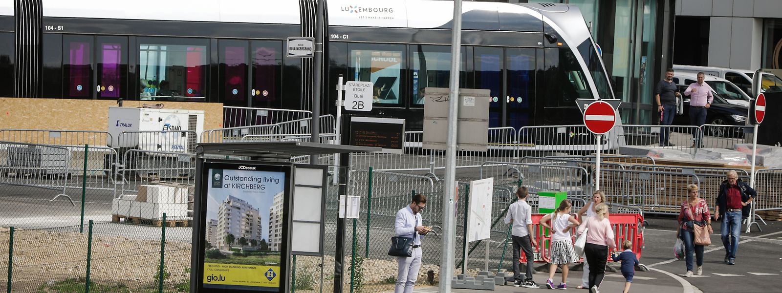 Von der Bushaltestelle an der Stäreplaz bis zur Tram sind es nur ein paar Schritte: Ein Qualitätsgewinn für Personen, die aus dem Westen nach Kirchberg wollen.