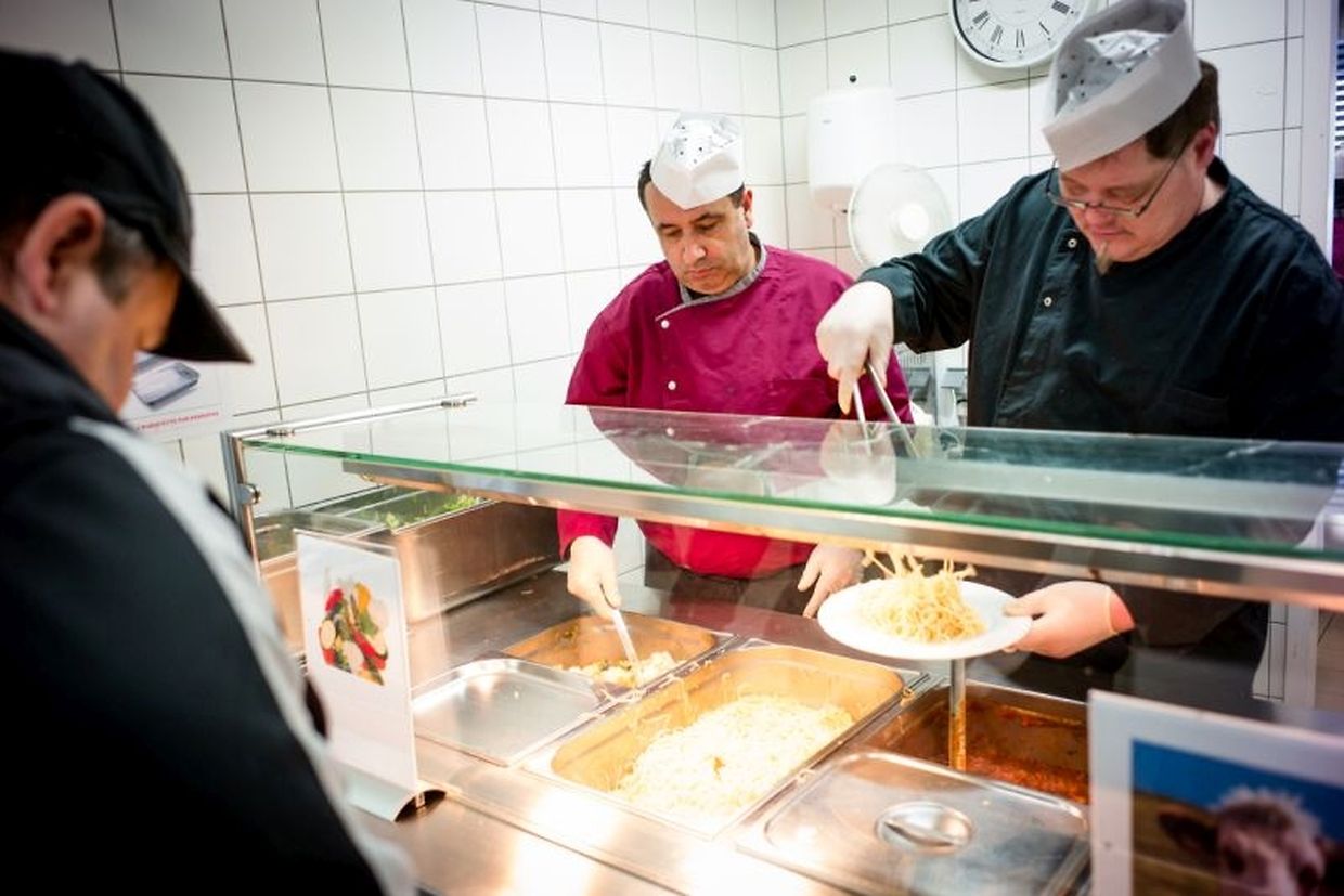 En semaine, les restaurants sociaux de Hollerich et Esch / Alzette servent des repas chauds