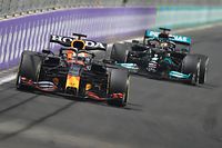 TOPSHOT - Red Bull's Dutch driver Max Verstappen (L) and Mercedes' British driver Lewis Hamilton compete in the Formula One Saudi Arabian Grand Prix at the Jeddah Corniche Circuit in Jeddah on December 5, 2021. (Photo by Giuseppe CACACE / AFP)