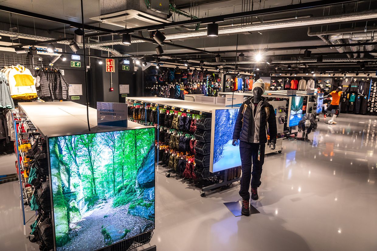 Decathlon ist ein international tätiger französischer Hersteller und Händler von Sportgeräten und -bekleidung.