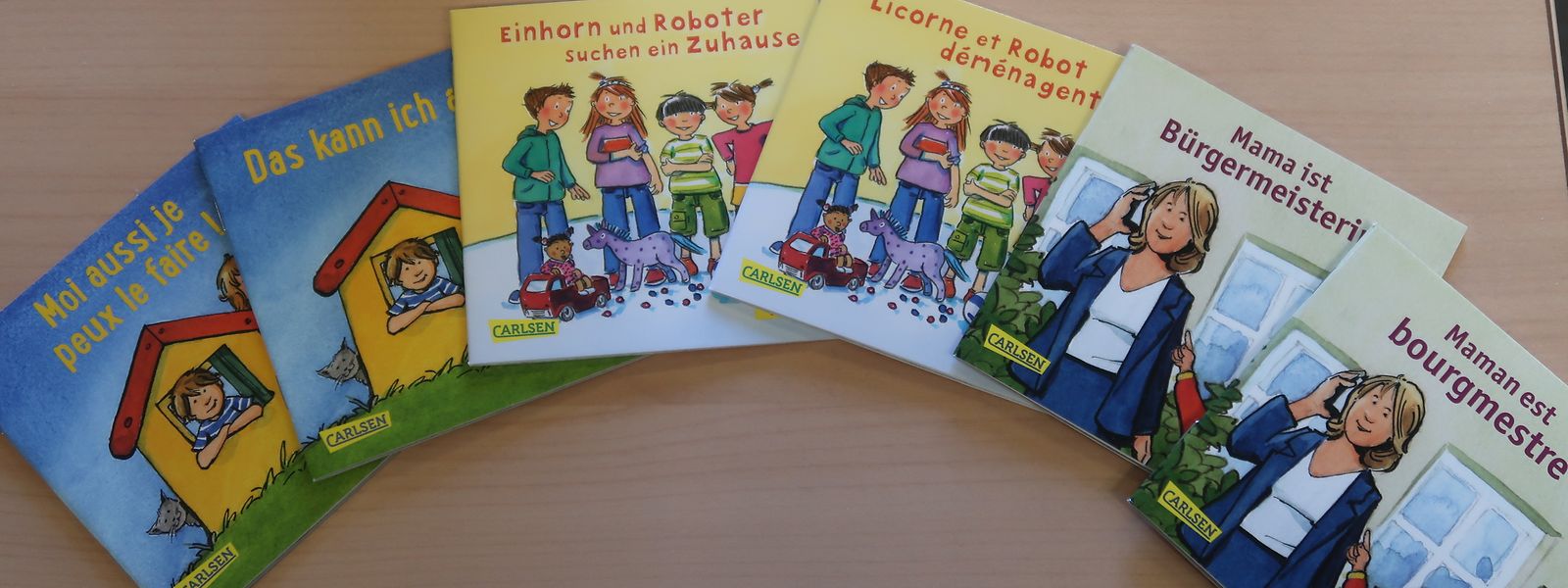 Insgesamt gibt es sieben Pixi-Bücher in mehreren Sprachen.