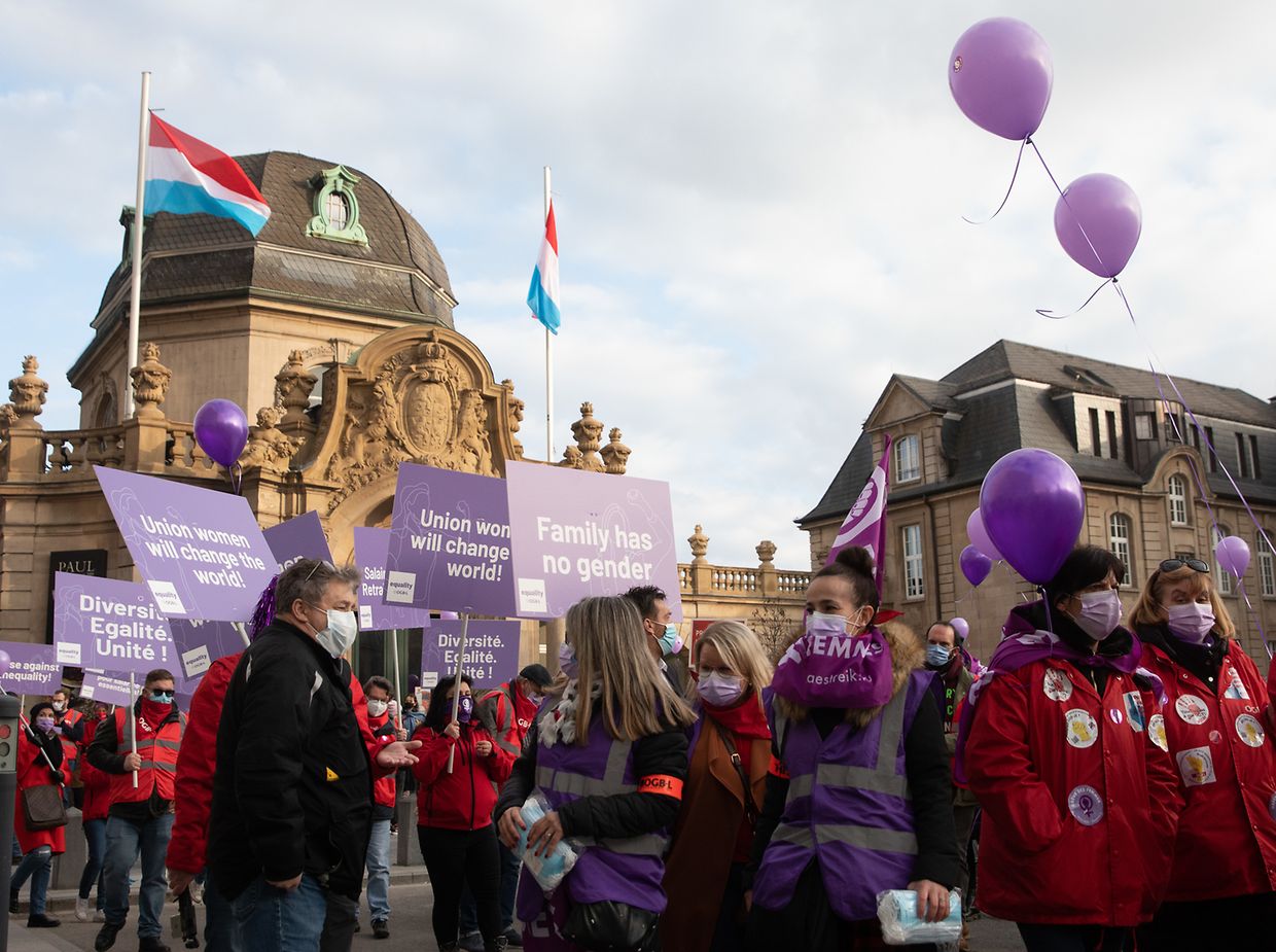 Trotz Pandemie waren auch am 8. März 2021 die Straßen der Hauptstadt wieder gefüllt. Das Tragen einer Maske war dieses Jahr allerdings Pflicht.