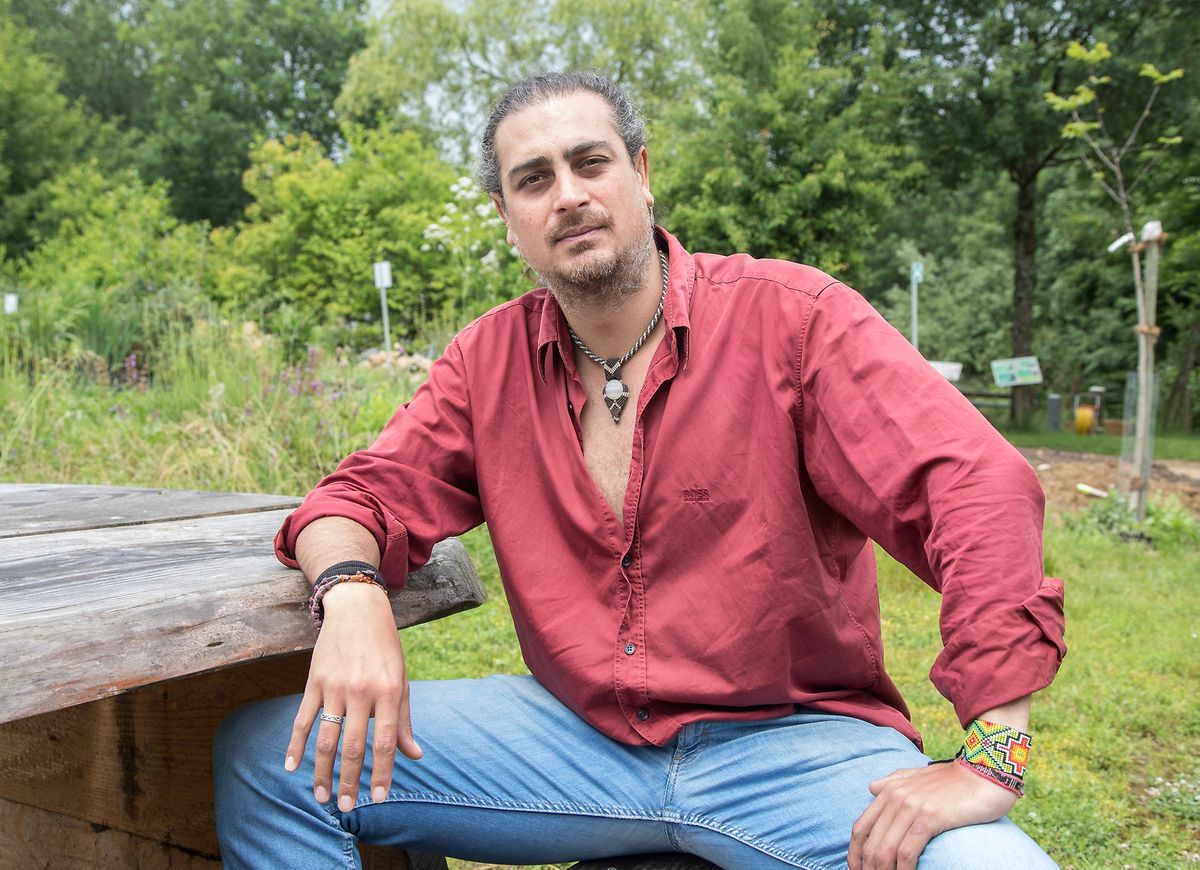 Pablo E. Piovano lebt als Fotojournalist in seiner Geburtsstadt Buenos Aires. International wurde er für seine Fotoreportagen mit etlichen Stipendien und Preisen ausgezeichnet.