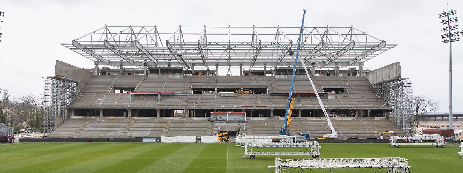 La deuxième tranche des travaux du stade Saint-Symphorien est terminée. La livraison de la tribune Sud est prévue début août.