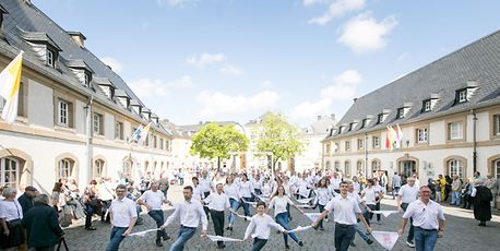 What is the hopping procession of Echternach? - Vimarsana News