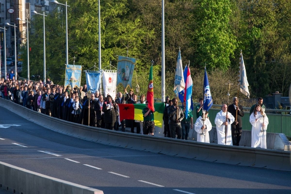 Lichterprozession von der Herz-Jesu-Kirche zur Kathedrale.