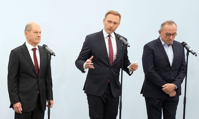 Olaf Scholz (left), the FDP's Christian Lindner (centre) and SPD co-leader Norbert Walter-Borjans (right) at a press conference on Friday