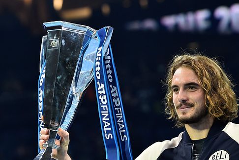 Tsitsipas fait plier Thiem et remporte le Masters