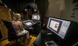 Im V-Scanner lassen sich wertvolle Bücher abfotografieren, ohne dass man sie vollständig öffnen muss. 