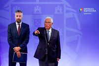 O primeiro-ministro, António Costa, ladeado pelo ministro das Infraestruturas e Habitação, Pedro Nuno Santos.