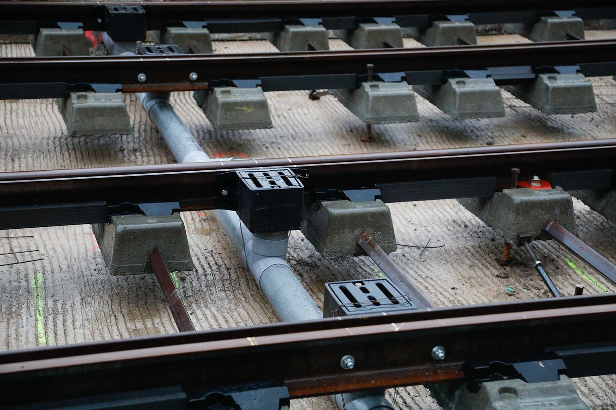 Lokales, online.fr, online.de, beim Gebäude Arcelor place des Martyrs, Legung der Schienen, Verkehr, Mobilität, Tram, öffentlicher Transport, Foto: Anouk Antony/Luxemburger Wort